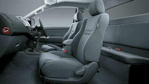toyota-hilux-extra-cab-4x4-sr5-manual-seating capacity