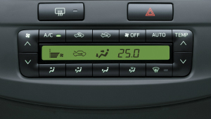 toyota-hilux-sr5-air-conditioning